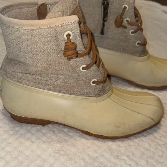 🥾 Sperry Saltwater Duck Boots – Off-White & Light Gray Wool, Size 6 - Picture 2 of 13